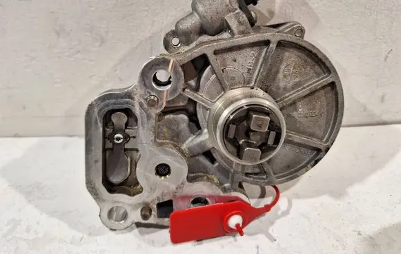 Opel Karl Vacuum pump 9140300240