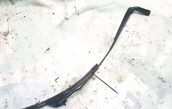 Volkswagen Golf IV Front wiper blade arm