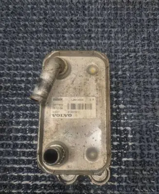 Volvo V70 Engine oil radiator L3614004 40557 31201911