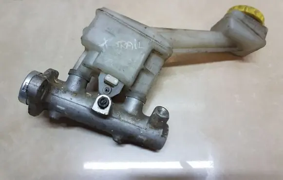 Nissan X-Trail T30 Master brake cylinder