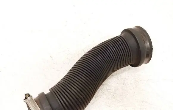 Opel Astra H Air intake hose/pipe 13105267