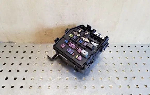 Honda CR-V Fuse module 08SWYE01