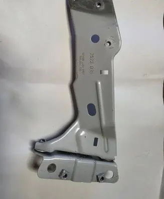 Audi A1 Fender mounting bracket 82A821135 252303S