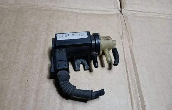 Volkswagen PASSAT B6 Turbo solenoid valve 70086800 11t068