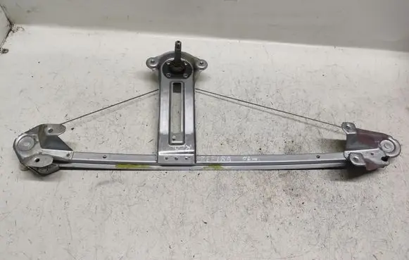 Rear door manual window regulator