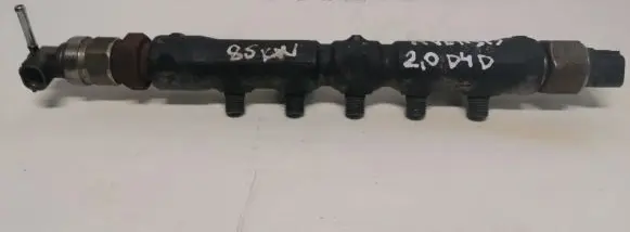 Toyota Avensis T250 Fuel injector supply line/pipe 