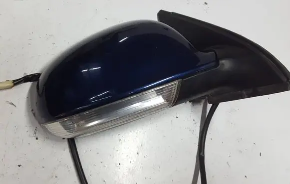Volkswagen Jetta V Front door electric wing mirror 