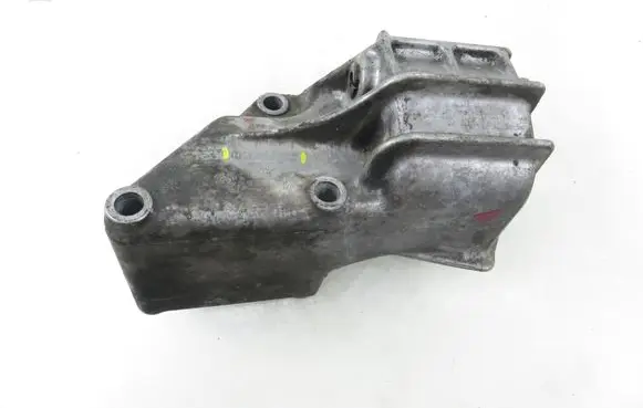 Volkswagen Transporter - Caravelle T4 Power steering pump mounting bracket 074145167H