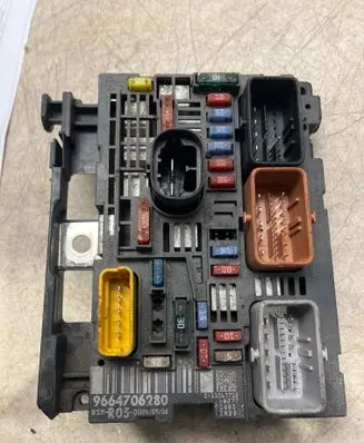 Citroen Berlingo Fuse module 9664706280