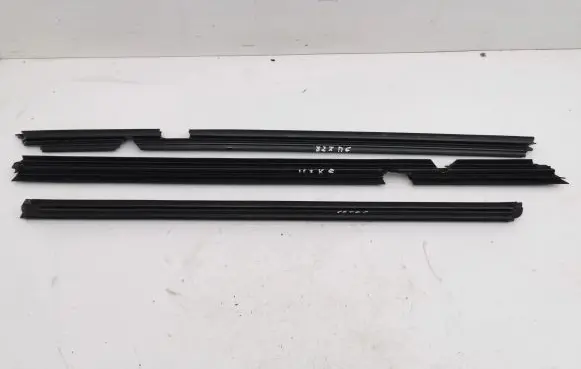 Mercedes-Benz E W213 Rubber seal front door window/glass 