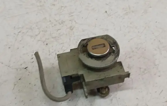 Audi A4 S4 B5 8D Front door lock (next to the handle) 