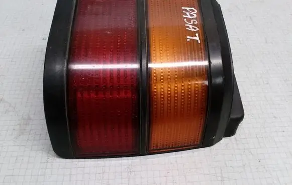 Volkswagen PASSAT B3 Rear/tail lights 333945112