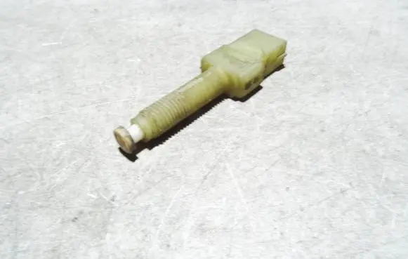 Volkswagen PASSAT B5 Brake pedal sensor switch 443945515