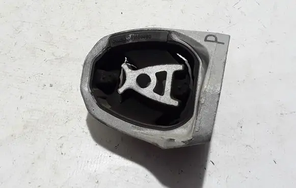 Engine mount bracket