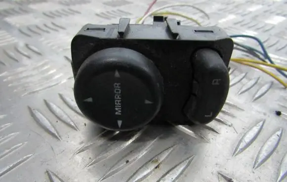 Chrysler 300M Wing mirror switch 04760174af