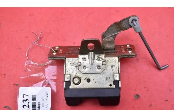 Opel Corsa C Tailgate/trunk/boot lock/catch/latch 90534769