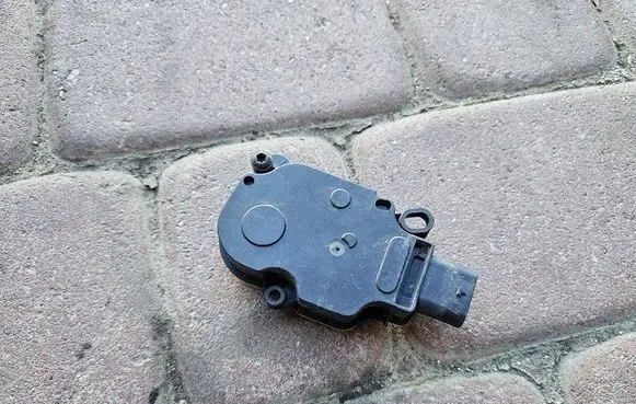 Opel Insignia A A/C air flow flap actuator/motor 6466R300-