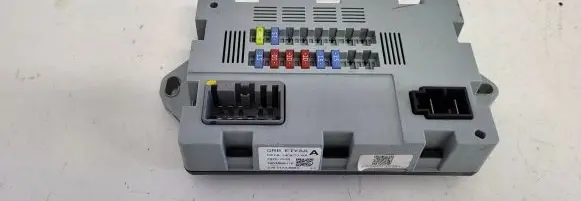 Jaguar XE Fuse module QRBETYAA CPLA14Q073AA 73707520