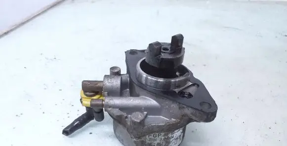 Opel Astra H Vacuum pump 55193232