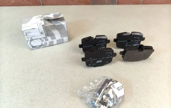 BMW M5 Brake pads (rear) 2284389
