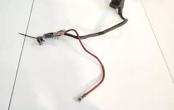 Volkswagen PASSAT B6 Positive cable (battery) 