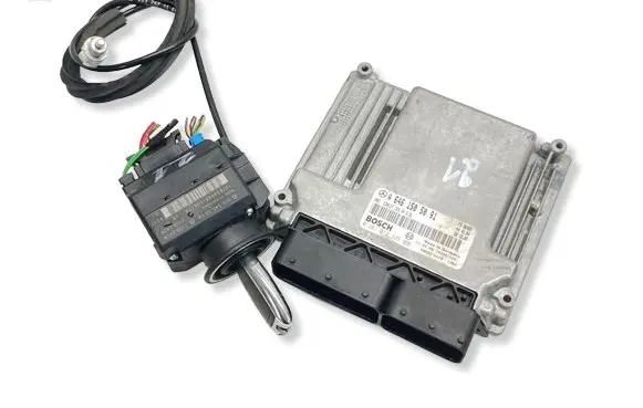 Mercedes-Benz C W203 Engine ECU kit and lock set 2095453308 A6461505091 0281012725