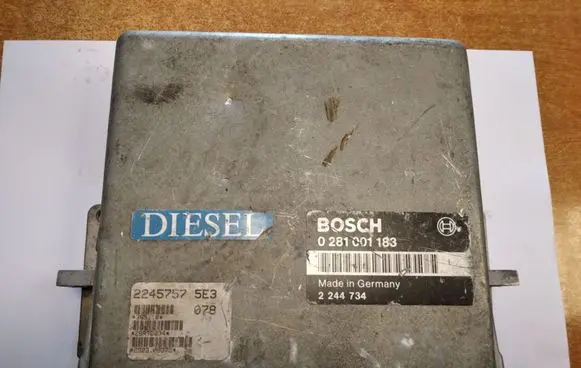 BMW 5 E34 Engine control unit/module 0281001183 2244734