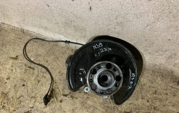 Rear wheel hub