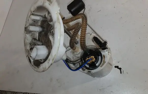 BMW 3 F30 F35 F31 Fuel injection high pressure pump 7243972