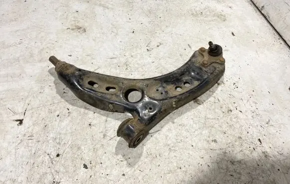 Skoda Octavia Mk2 (1Z) Front lower control arm/wishbone