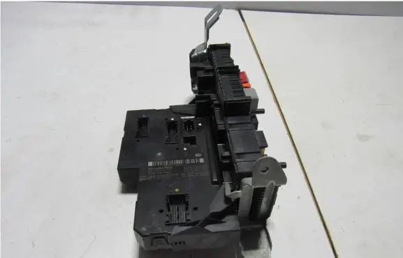 Mercedes-Benz E W212 SAM control unit 2129005001 5DK00962059 2129015101