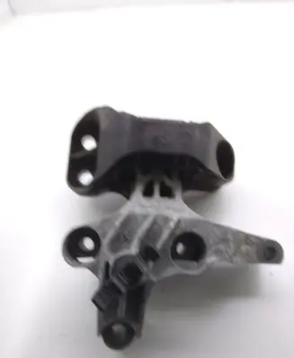 Renault Clio IV Engine mount bracket