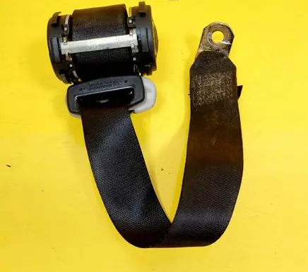 Mitsubishi Carisma Rear seatbelt 0428137