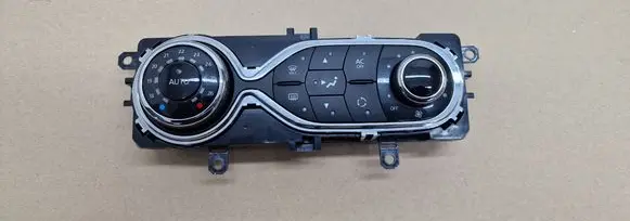 Renault Captur Climate control unit 275108796R