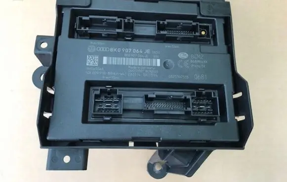 Audi A4 S4 B8 8K Central body control module 8K0907064JE