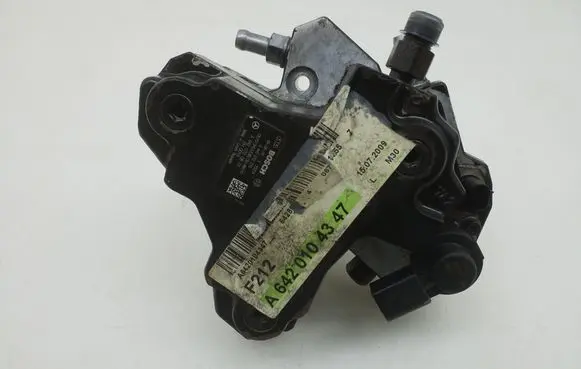 Mercedes-Benz E W212 Fuel injection high pressure pump A6420700801
