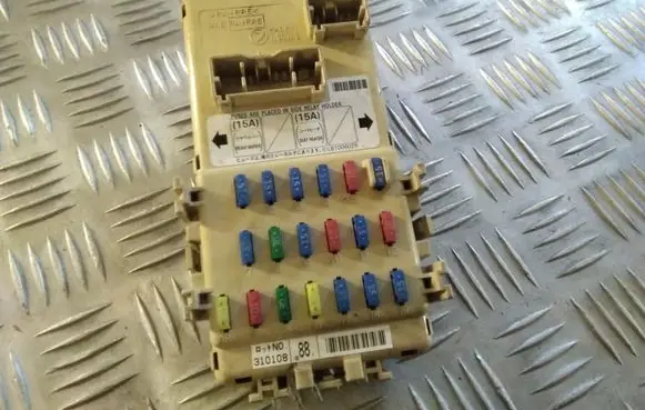 Subaru Forester SG Fuse module LB100602B