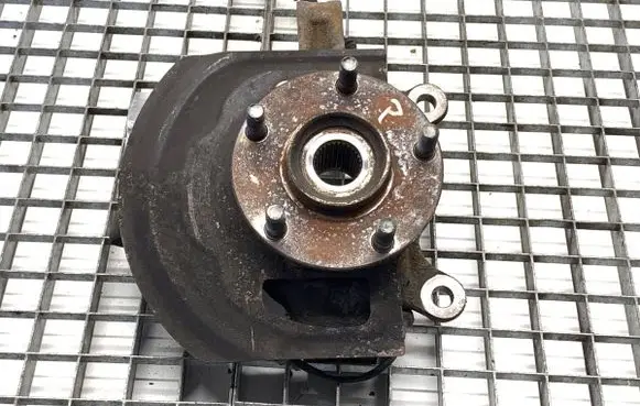 Nissan Qashqai Front wheel hub spindle knuckle