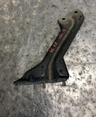 Audi Q5 SQ5 Fender mounting bracket 8R0821136