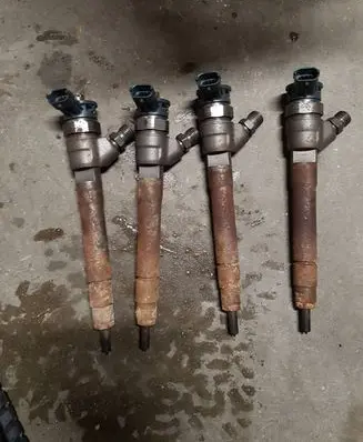 Renault Trafic III (X82) Fuel injector 0445110414