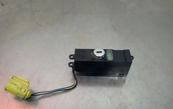 Volkswagen Touareg I Passenger airbag on/off switch 7L6919211