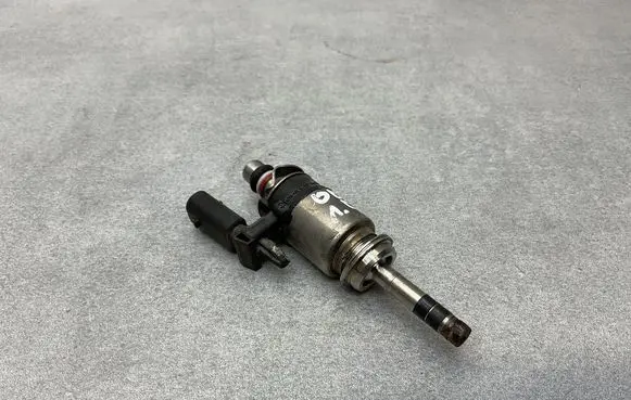 Skoda Octavia Mk3 (5E) Fuel injector 04E906036AN
