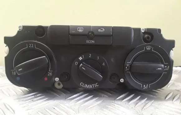 Volkswagen Jetta V Climate control unit 537011CF
