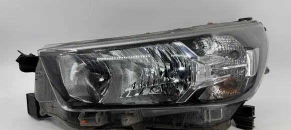 Toyota Hilux VIII Headlight/headlamp MI04178