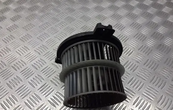 Toyota Yaris Front door blower motor 194000-1290