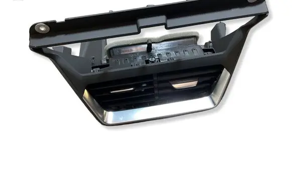 Audi e-tron Dash center air vent grill 4L3819203A A1803413