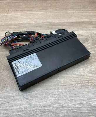 BMW 5 E60 E61 Comfort/convenience module 6939400 5WK49111 WITHPLUG