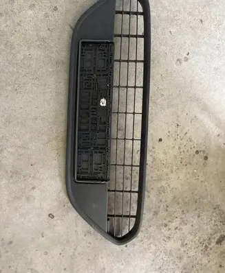 Ford Focus Front bumper upper radiator grill 8M5117B968A LKN0097A
