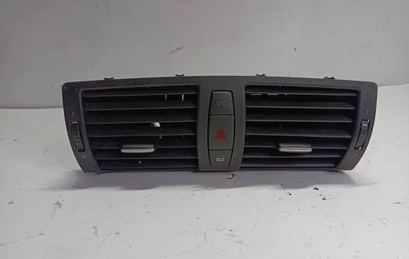 BMW 1 E81 E87 Dash center air vent grill 7059189