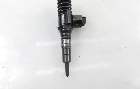Volkswagen Golf V Fuel injector 0414720404 03G130073G